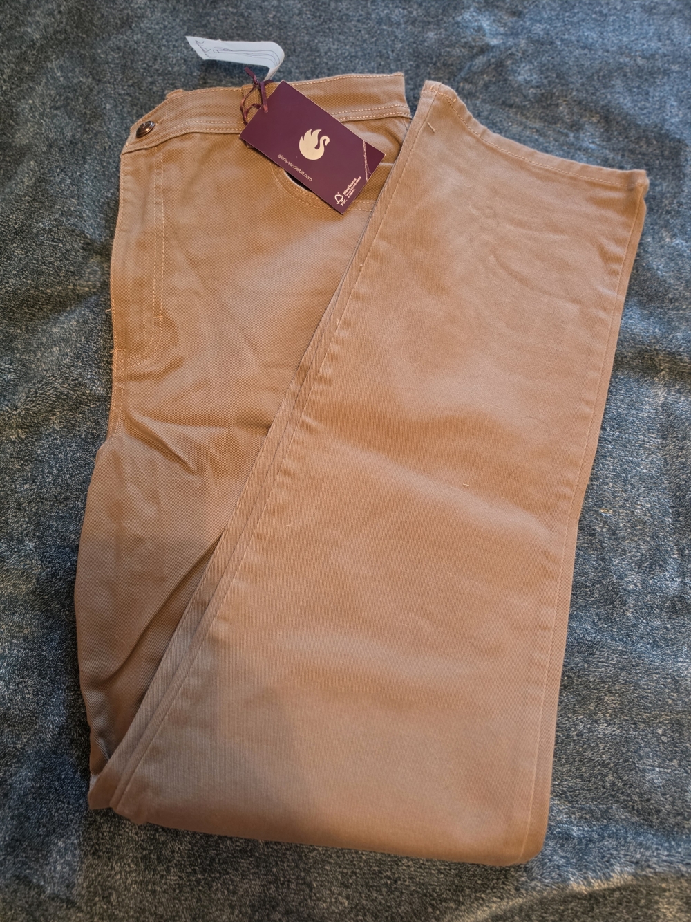 Women's Gloria Vanderbilt Amanda Classic Straight Leg Jeans in Tan. Size 14 Long